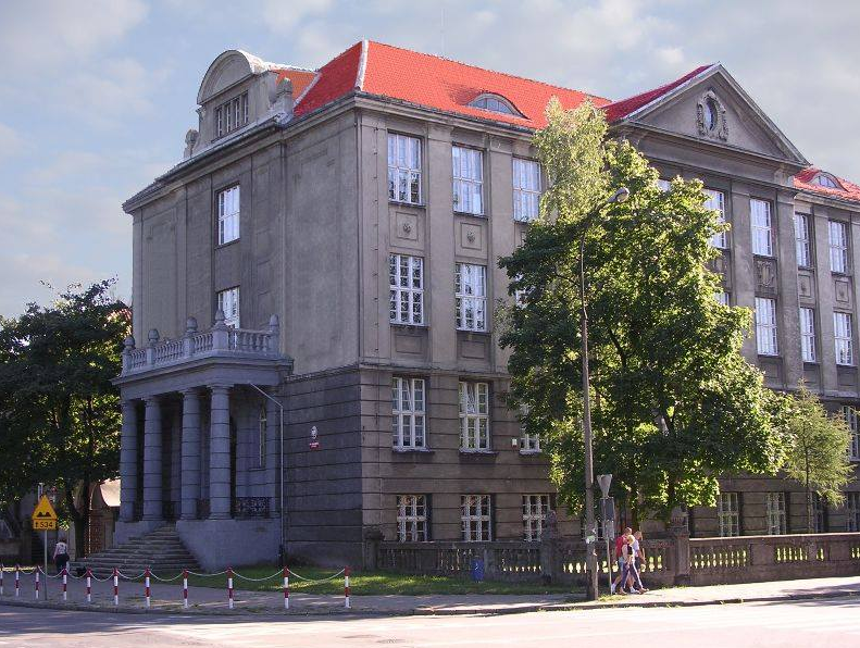 Współczesny widok budynku Zespołu Szkół Mechanicznych w Grudziądzu